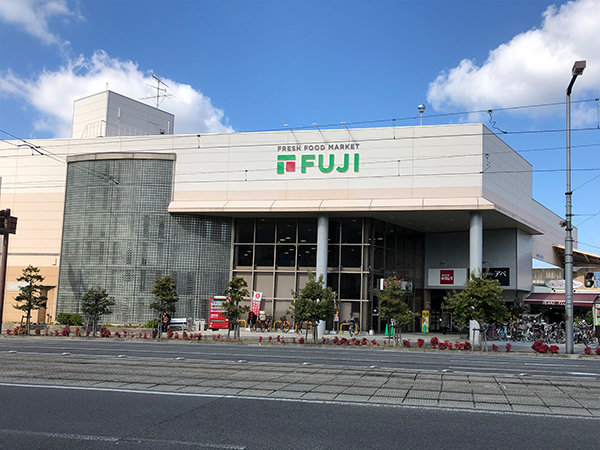 店舗外観画像：フジ道後店