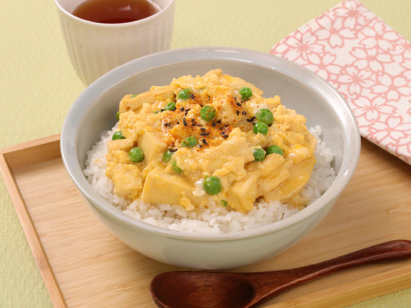 イメージ画像 グリーンピースとたけのこの卵とじ丼