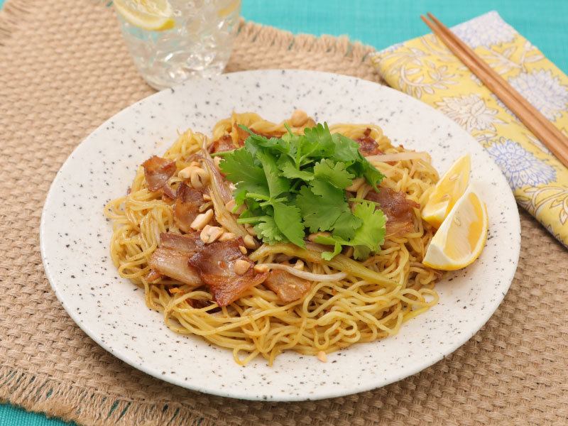 みょうがと豚バラのエスニック焼きそば