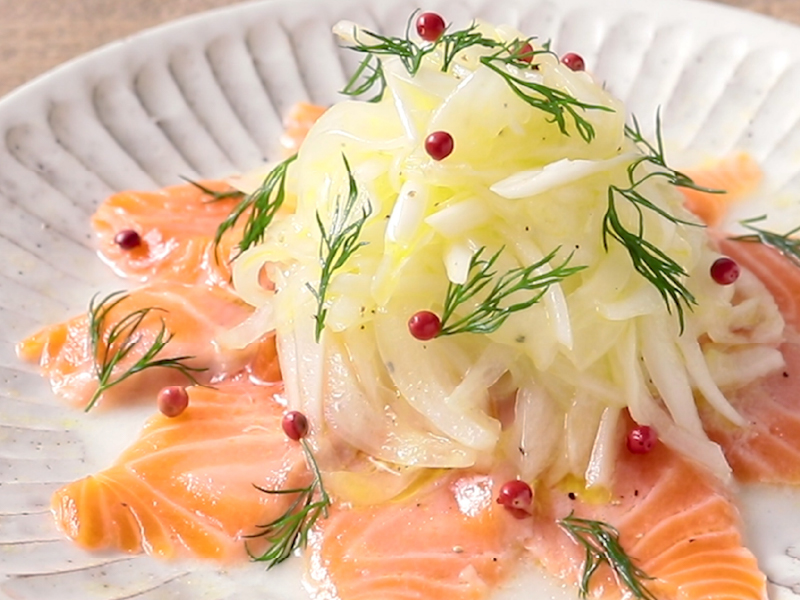 イメージ画像：サーモンと新玉ねぎのカルパッチョ